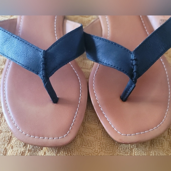 UGG Tuolumne Sandal, Size 7.5 - Picture 11 of 12